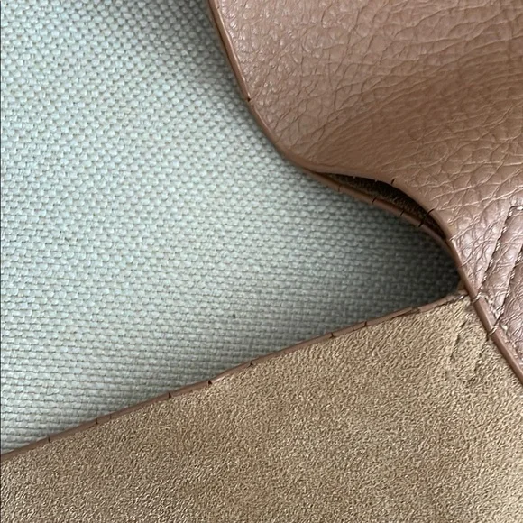 Elegant Tan Leather Women's Bag - Picture 3 of 6